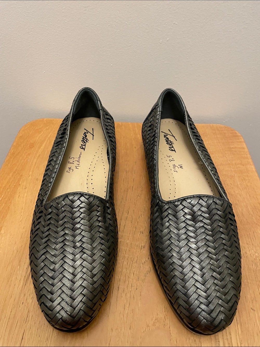 Trotters Leather Woven Slip-On Women’s Flats Dark Gray Size 8.5 M
